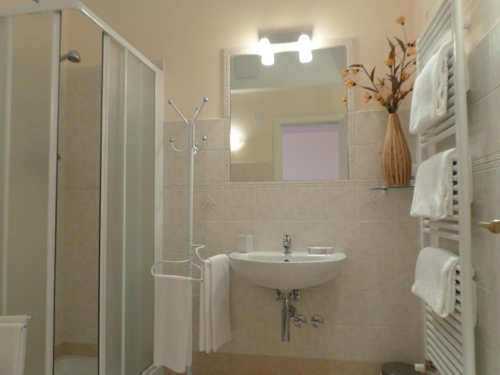 Bed And Breakfast " Il Tesoro Di Mario " Falconara Marittima Room photo